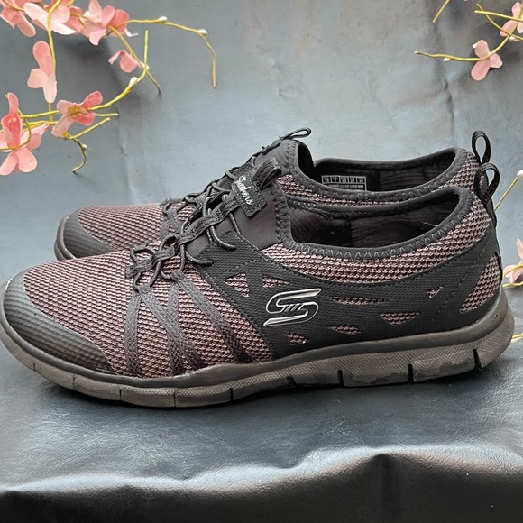 Skechers Woman’s Black Running Shoes size 10 - Picture 1 of 8